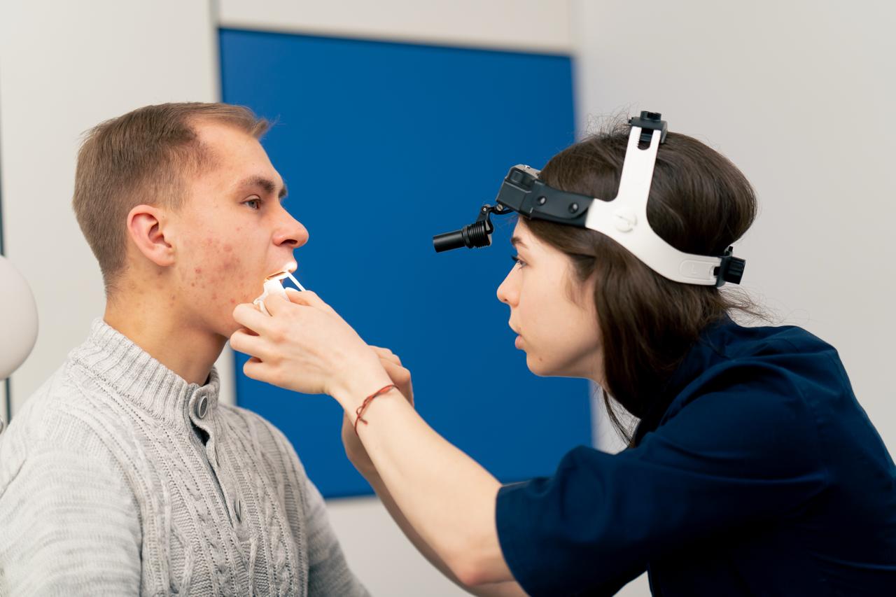 осмотр горла